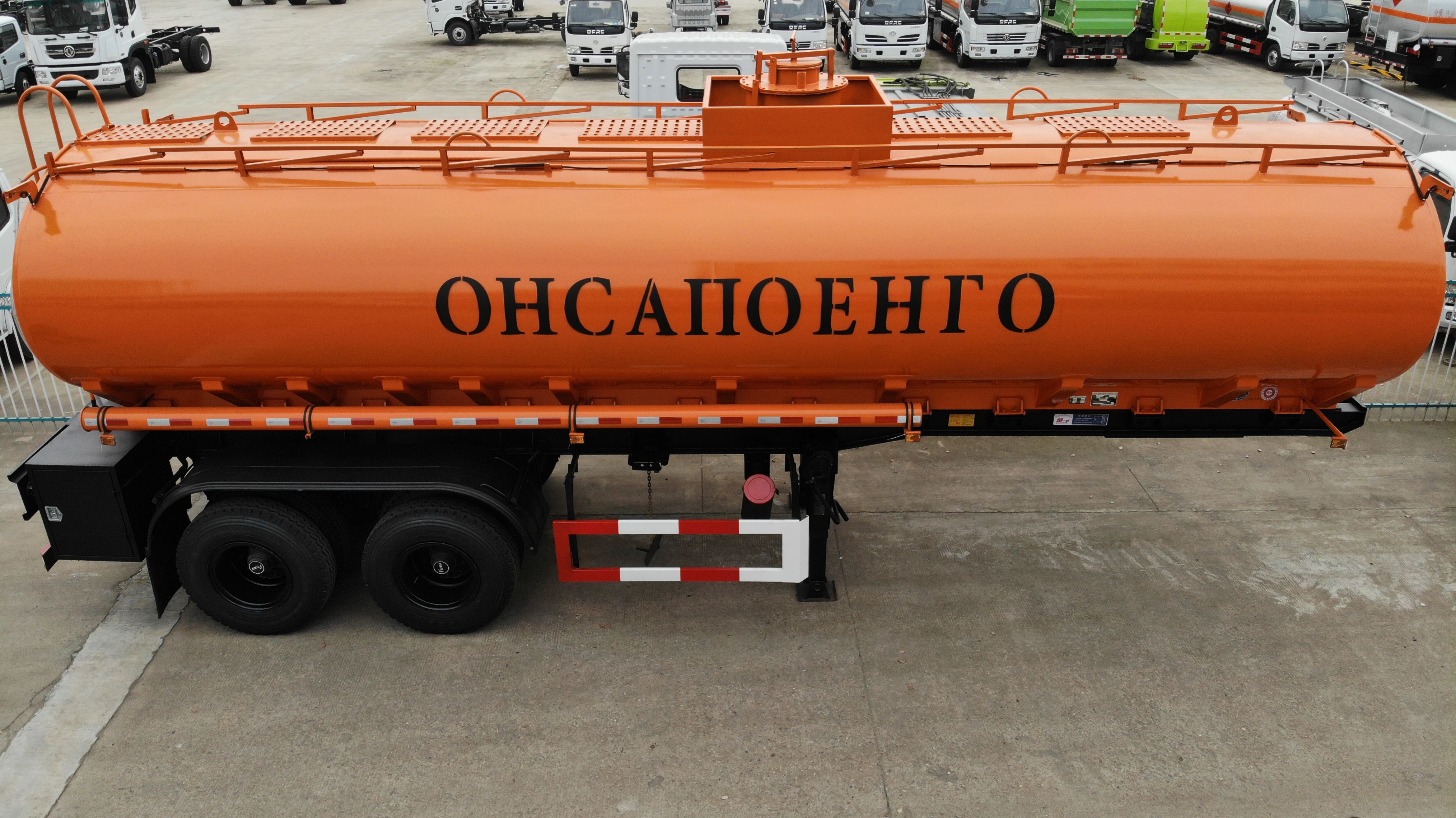 10臺外貿(mào)出口運油半掛車，10臺危化品罐車發(fā)車交付客戶